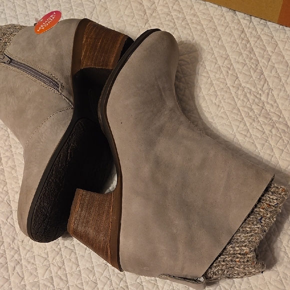 Comfortiva Leather Brianne Pietra Grey 9W Boots - Picture 4 of 16